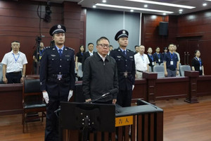 Tịch thu tài sản, khai trừ khỏi Đảng đối với nguyên Phó Tỉnh trưởng, nguyên Phó Chủ tịch chính quyền Khu tự trị SN 1962 tại Trung Quốc
