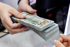 Tỷ giá USD tuần 21-25/9: Tỷ giá trung tâm lên đỉnh mới, USD tự do tăng 50 đồng