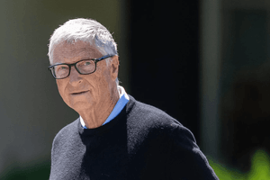 Bill Gates công khai bất đồng với ông Trump về rủi ro AI