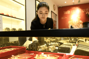 Vì sao càng mua vàng càng lỗ?