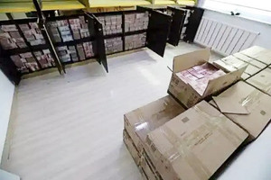 Thu giữ hơn 1.400 tỷ đồng tiền mặt, phong tỏa 12 ô tô, 5 căn hộ cùng nhiều máy tính, tài liệu liên quan đến nữ giám đốc họ Chu