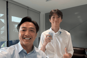 Thiếu gia người Việt SN 2010 có bố là doanh nhân lớn, mẹ là 'nữ hoàng giải trí': Học trường hơn 750 triệu/năm, từng làm phục vụ bàn, kinh doanh