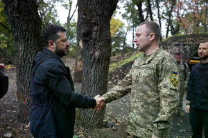 Tổng thống Ukraine thị sát lực lượng ở 'chảo lửa' Donetsk