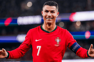 Chuyến bay chở Ronaldo giận dỗi rời đội tuyển Bồ Đào Nha được theo dõi nhiều nhất thế giới