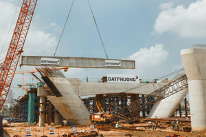 120 tấn kết cấu thép được đưa vào vị trí, cây cầu 4,2km trong lõi siêu dự án hơn 730.000 tỷ tại Hà Nội bước vào giai đoạn quan trọng