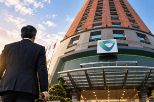 Một Phó Tổng Giám đốc Vietcombank bất ngờ xin nghỉ hưu trước tuổi