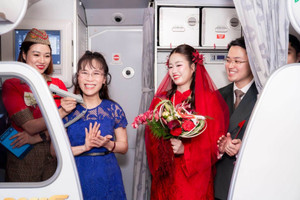 Tổ chức đám cưới ở độ cao 10.000m, một cặp đôi được tỷ phú Nguyễn Thị Phương Thảo tham dự chúc phúc