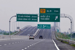 Thông tin mới về thí điểm làn vượt xe trên một số đường cao tốc