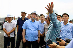 Phó Thủ tướng trực tiếp xuống công trường sân bay Long Thành, thúc tiến độ loạt gói thầu của Vinaconex, FECON, CC1...