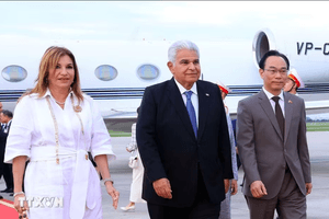 Tổng thống Panama và Phu nhân đến Hà Nội, bắt đầu thăm chính thức Việt Nam