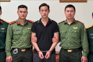 Bắt giữ Nguyễn Tuấn Anh sinh năm 2003 khi vừa nhập cảnh tại sân bay Nội Bài