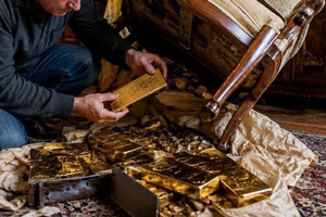 Người đàn ông tìm thấy 5.000 miếng vàng, 39 thỏi nặng tổng 100kg ngay trong nhà hoang, cố vấn pháp lý đưa lời khuyên