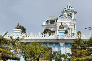 Bắt đầu tháo dỡ ‘biệt thự đẹp nhất Cà Mau’
