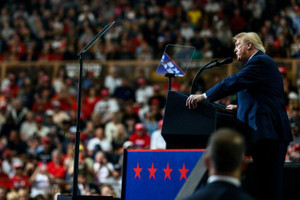 Ông Trump cấm dùng từ AI: Elon Musk lập tức đổi SpaceXAI thành SpaceXSI, Chủ tịch OpenAI công khai chống lệnh