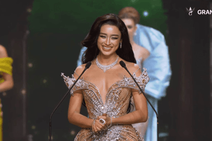 3 giây gây 'bão' mạng của Emoura Phạm tại Miss Grand International 2026