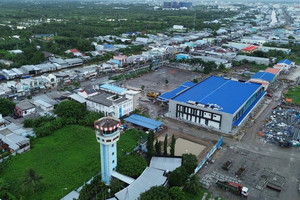 Huy động hơn 400 công nhân cùng hàng trăm máy móc tốc lực đưa sân bay duy nhất Việt Nam chỉ khai thác một chặng vào khai thác thương mại