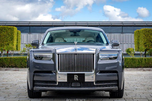 Rolls-Royce Phantom giá gần 88 tỷ đồng về Việt Nam, nội thất xa xỉ đến mức nào?
