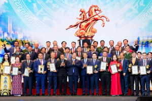 Chân dung 6 lãnh đạo ngân hàng được vinh danh Doanh nhân Việt Nam tiêu biểu 2026