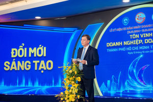 Phó Chủ tịch TP.HCM yêu cầu chấm dứt tình trạng doanh nghiệp phải đi lại nhiều lần vì thủ tục