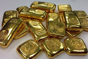 Giá vàng giảm nhẹ sau phát biểu của quan chức Fed, thị trường chờ tín hiệu lãi suất