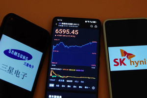 Vì sao Trung Quốc khiến cổ phiếu Samsung, SK Hynix lao dốc không phanh?
