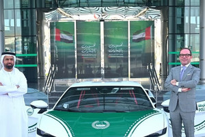 Siêu xe Lamborghini hybrid gia nhập đội xe cảnh sát Dubai