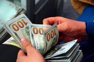 Tỷ giá hôm nay 15/10: Diễn biến trái chiều của đồng USD trên hai thị trường