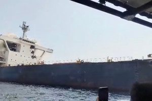 Hai tàu chìm liên tiếp, eo biển Hormuz lại nóng rực