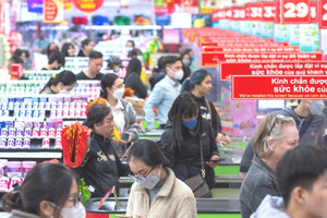 GDP tăng cao, vì sao túi tiền người dân vẫn ‘mỏng’?