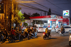 21,7 triệu lít xăng cập cảng khẩn cấp, nền kinh tế lớn nhất Đông Nam Á nỗ lực 'giải cứu' Bali