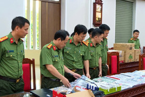 Triệu tập 30 đối tượng ở Thanh Hóa, Hà Nội, thu giữ gần 400 máy POS, 10.000 thẻ tín dụng, 95 điện thoại liên quan đến 15.000 tỷ đồng