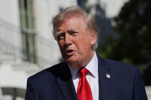 Tổng thống Mỹ Trump nói không liên quan đến việc Ukraine bị gián đoạn kết nối Starlink