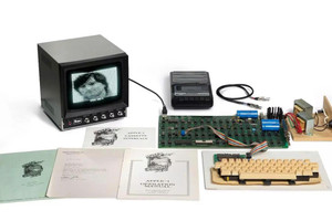 Chiếc máy tính Apple hơn 50 năm tuổi được bán với giá 1,14 triệu USD