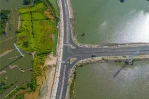 Hai tháng nữa, thông xe tuyến đường xuyên đầm lầy tiến thẳng siêu cảng nước sâu lớn nhất Việt Nam