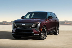 6 xe điện hạng sang Cadillac cháy rụi, nghi ngờ do pin cao áp