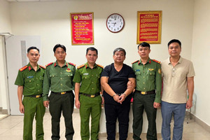 Bắt khẩn cấp cựu Chủ tịch Tập đoàn Phúc Hoàng Nguyên ngay tại sân bay quốc tế Nội Bài
