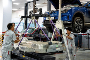 Đưa VinFast VF 9 gặp sự cố vào xưởng, chủ xe nói thẳng về cách phục vụ của kỹ thuật viên