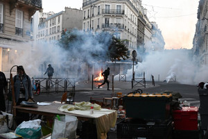 ‘Paris như vùng chiến sự’, Tổng thống Macron lên án ‘những kẻ muốn lật đổ nền Cộng hoà’