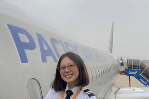 Mức lương của nữ cơ phó Việt bỏ ngành Thiết kế đồ họa, được đại gia đình góp 5 tỷ đồng học phi công