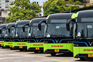Hà Nội tăng tốc chuyển đổi xe điện, hàng trăm phương tiện VinFast được đưa vào vận hành