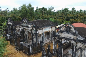 Lăng mộ '3.000 lượng vàng' đắt giá bậc nhất Việt Nam: Du khách được 'lên thiên đàng, xuống địa ngục' chỉ vài bước chân, từng là hầm tránh bom cứu hàng trăm người