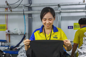 Thưởng Tết từ tháng 11: Công nhân đỡ lo tiền trọ, đặt vé xe về quê