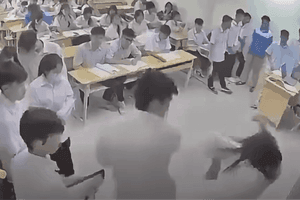 Chính thức: Khởi tố, ra lệnh tạm giam nam sinh lớp 12 đánh cô giáo chủ nhiệm ngay tại lớp học