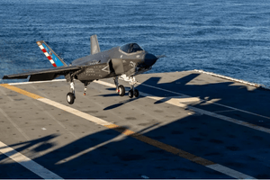 Siêu tàu sân bay Mỹ lập cột mốc lịch sử với tiêm kích tàng hình F-35C