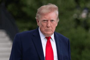 Ông Trump lại bị kiện vì áp thuế 50% lên hàng hóa Canada