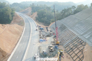 Rốt ráo thi công các hạng mục cuối trên cao tốc Hữu Nghị - Chi Lăng