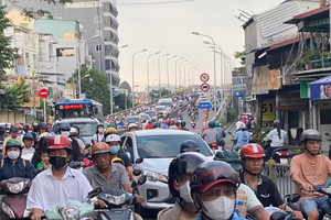 TPHCM đề xuất cấm xe tải giờ cao điểm