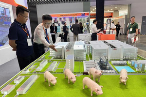 Hơn 300 thương hiệu từ 40 quốc gia quy tụ tại TP. HCM: Khách tham quan ngỡ ngàng trước mô hình 'chung cư cho heo'