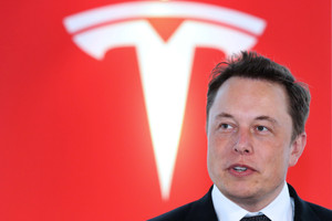 Tesla báo lãi vượt kỳ vọng, cổ phiếu vẫn mất giá
