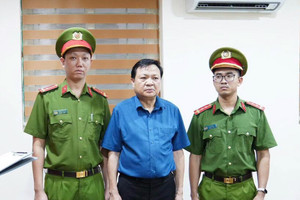 Nóng: Khởi tố, bắt tạm giam một Bí thư Đảng ủy, Chủ tịch HĐND xã sinh năm 1971